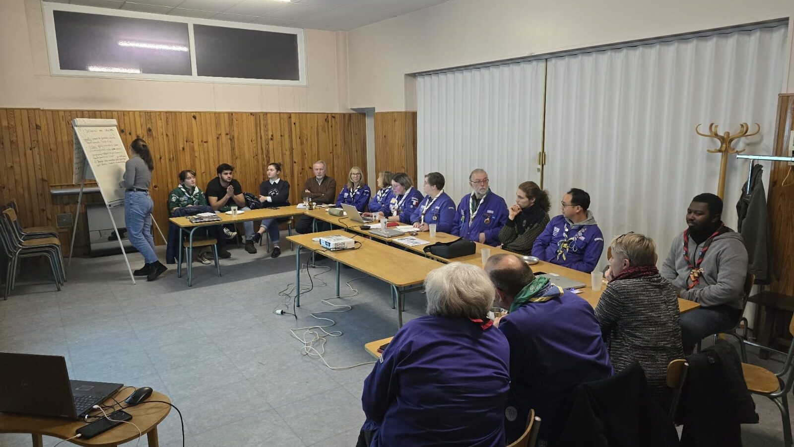 Conseil territorial, ensemble de scouts en chemise