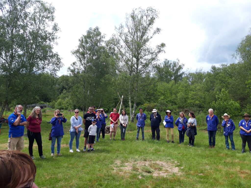 L'équipe territoriale, quelques parents et d'anciens membres du groupe nous ont rejoint pour ce temps fort des engagements et des promesses