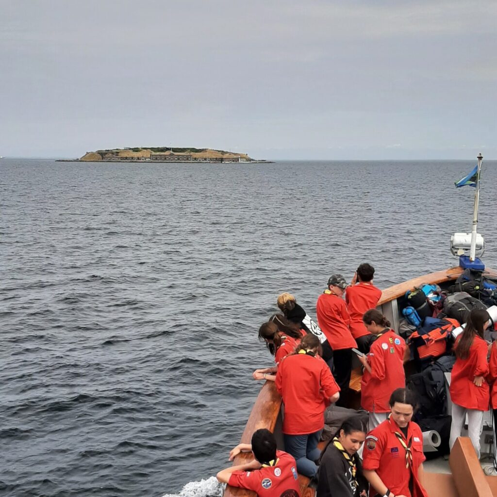 Bateau allant vers l'île